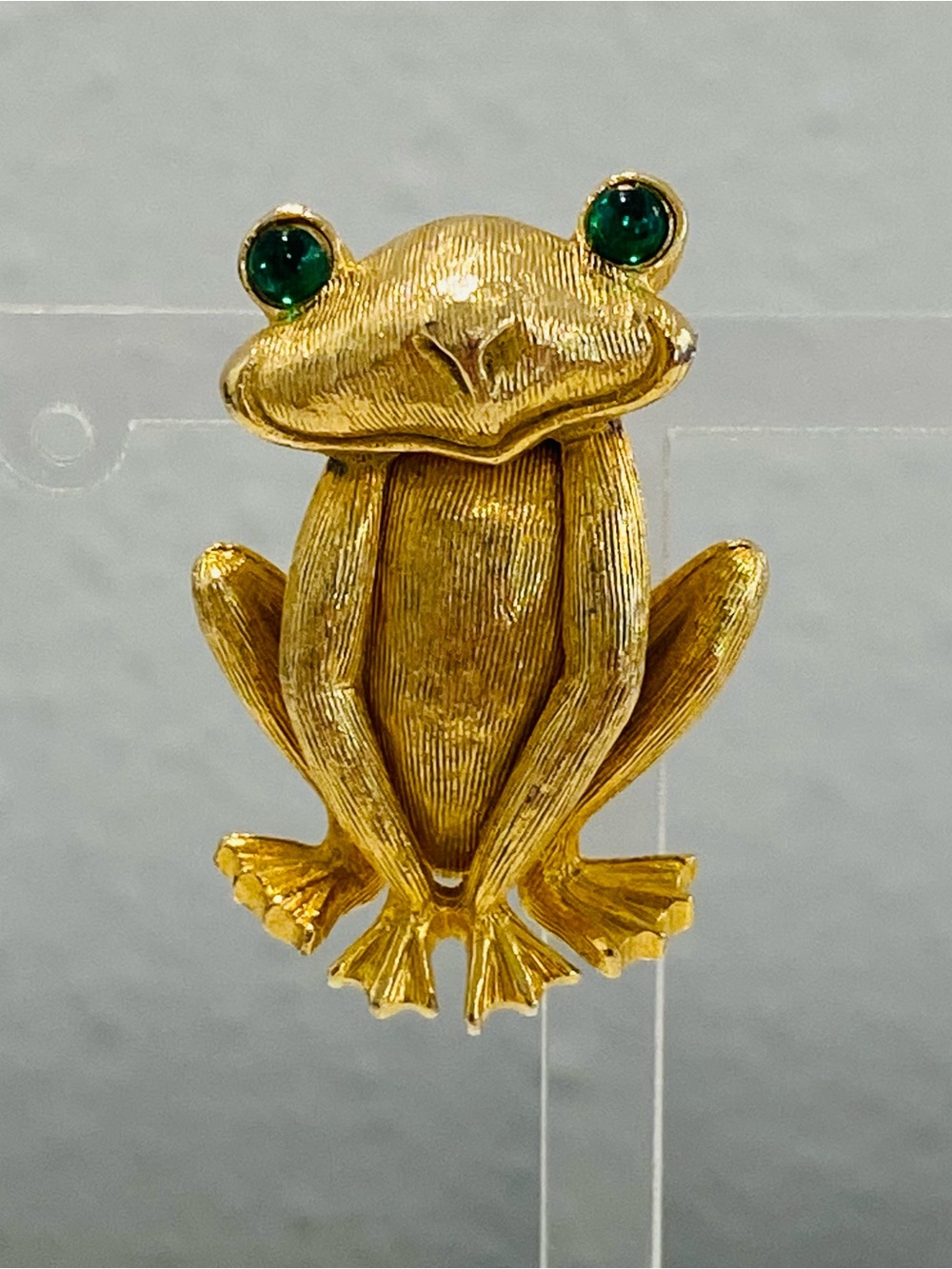 Vintage Frog Brooch Unsigned Brushed Goldtone Textured Green Rhinestone Eyes